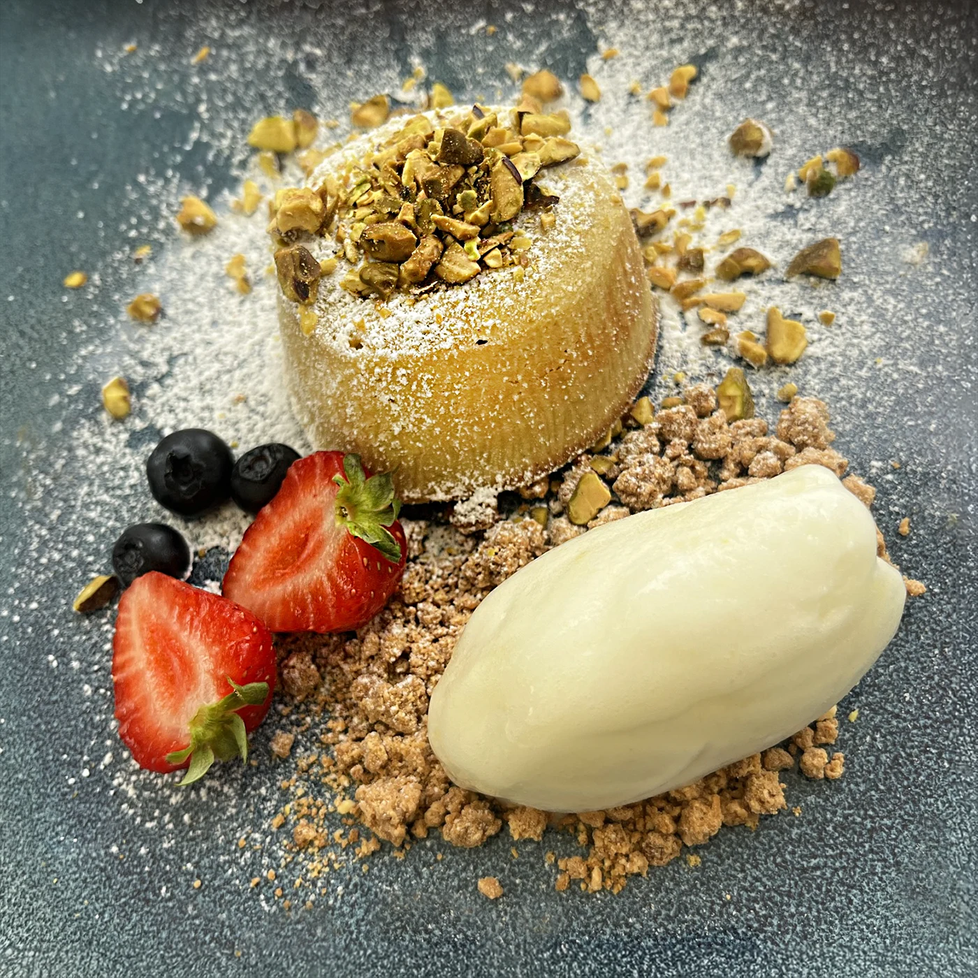 francuski deser restauracyjny z pistacjami i lodami – doświadczenia kulinarne w Paryżu